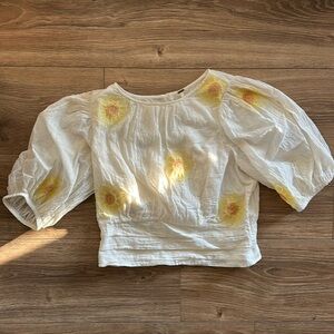 Free People Crop top with Knitted flowers Size M